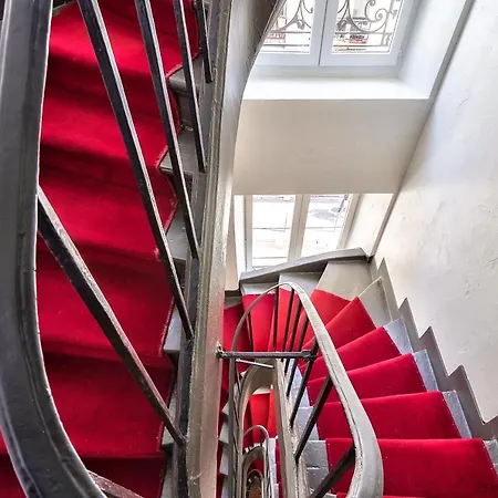 Apartamento Charming Duplex In The Heart Of *